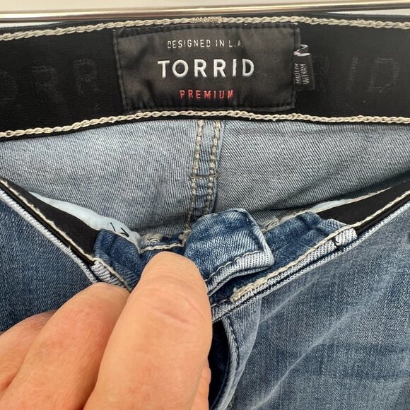 Torrid Premium 5 Pocket jeans Size 26R - Picture 3 of 10